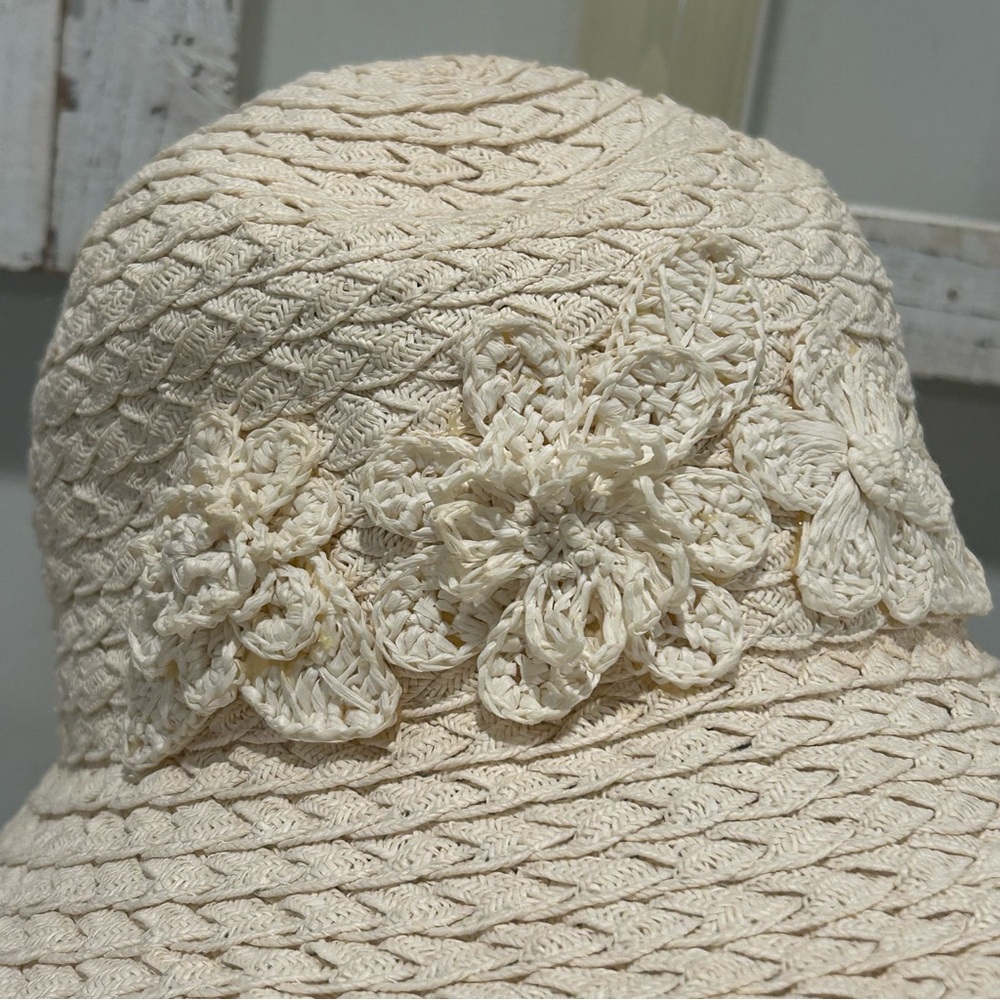 Cappelli Straworld Sun Hat Creamy Neutral Color Foldable Flowers One Size Womens - Picture 2 of 7